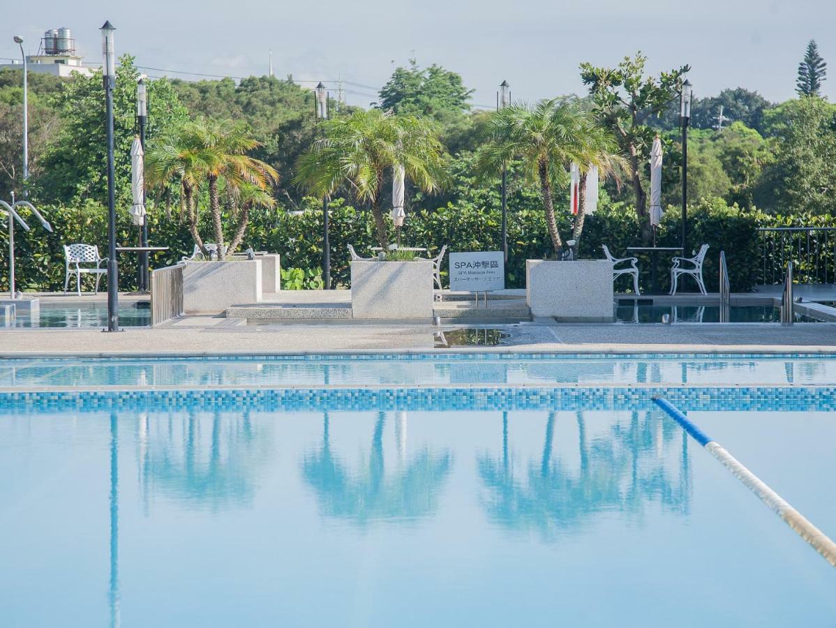 Freshfields Hotel Taichung Exterior photo The swimming pool