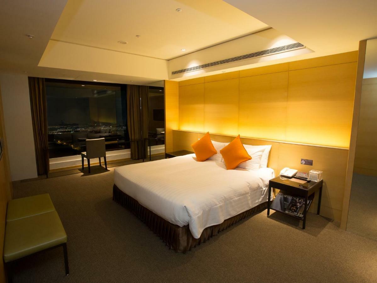 Freshfields Hotel Taichung Exterior photo A bedroom at the hotel