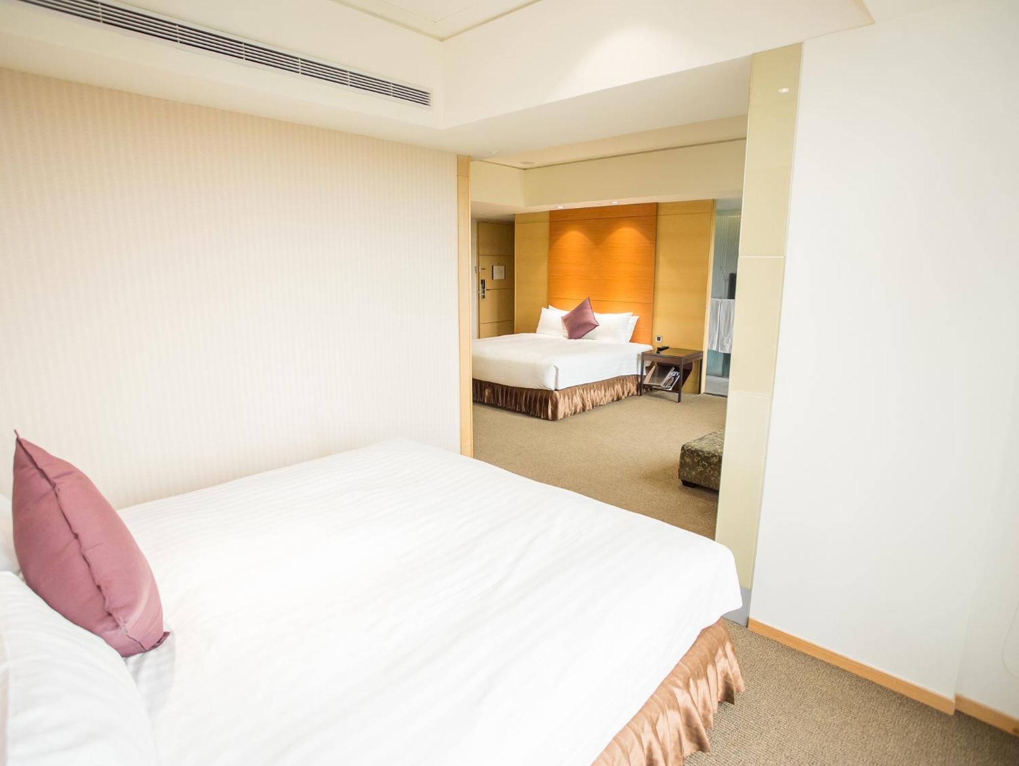 Freshfields Hotel Taichung Exterior photo A bedroom at the hotel