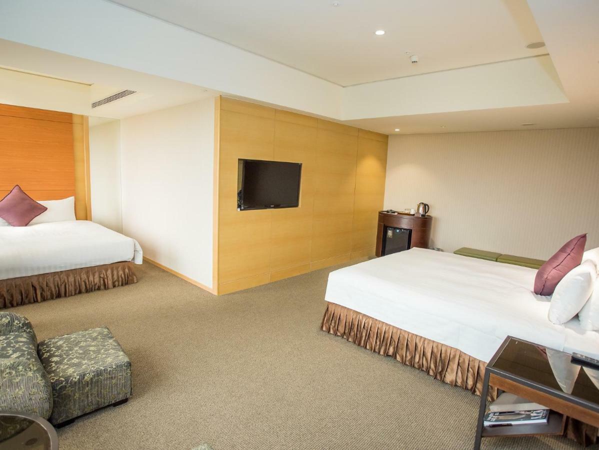 Freshfields Hotel Taichung Exterior photo Deluxe Family Room