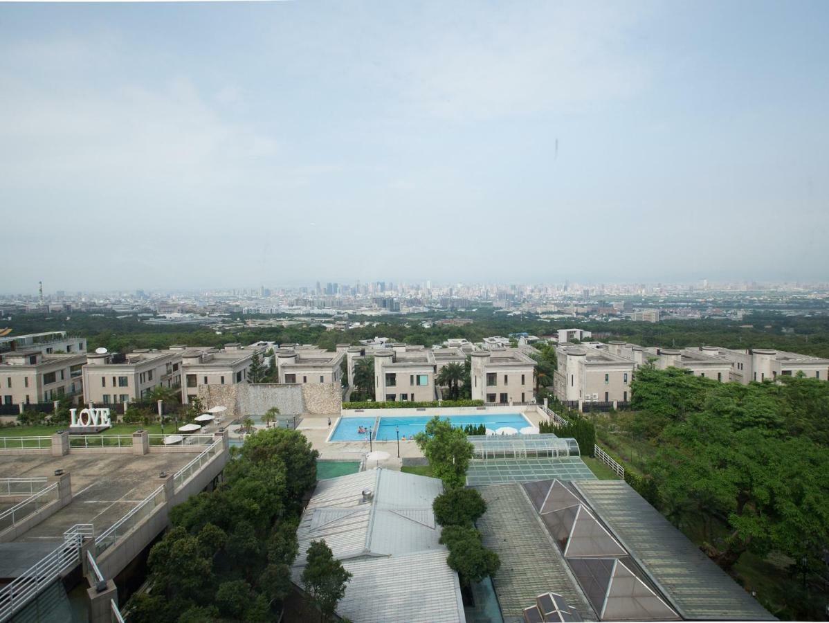 Freshfields Hotel Taichung Exterior photo Residential area in Songjiang New City