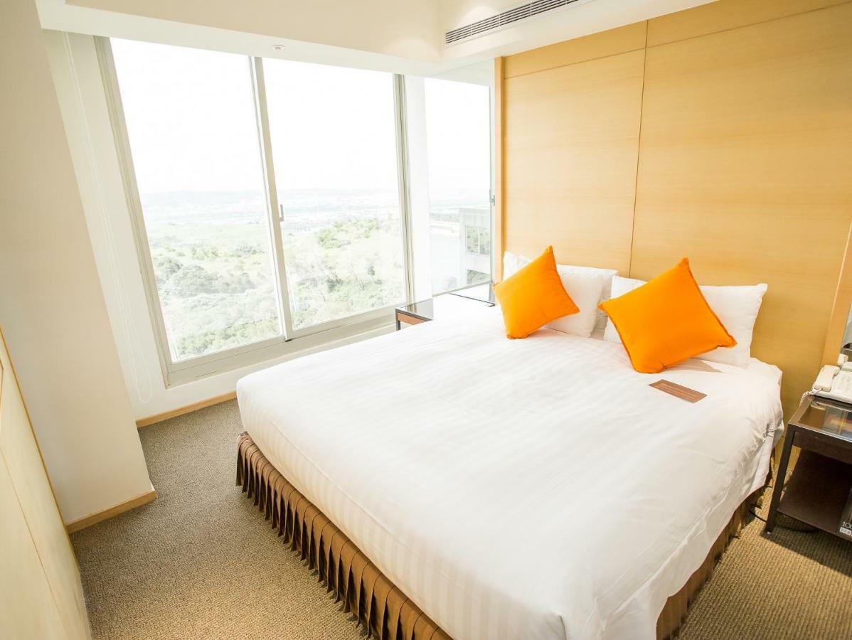 Freshfields Hotel Taichung Exterior photo A bedroom at the hotel