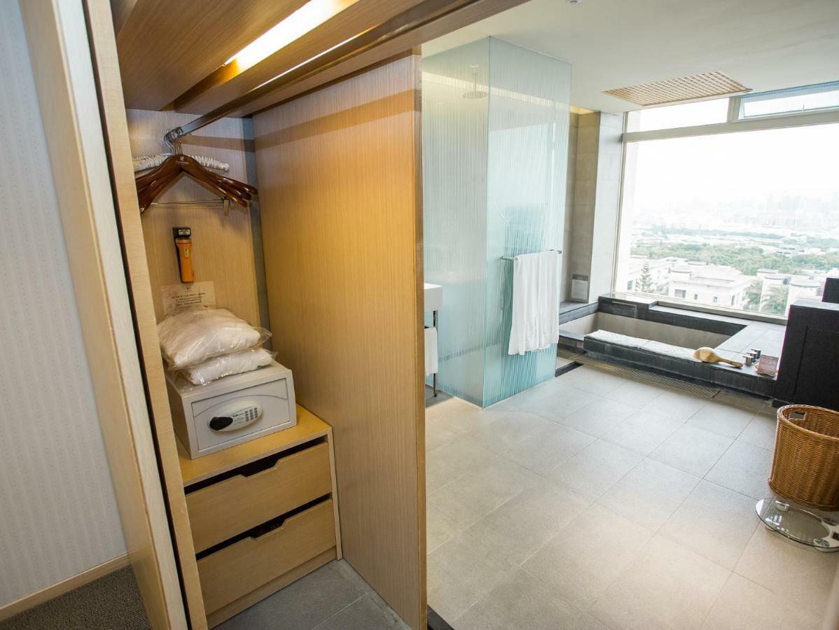 Freshfields Hotel Taichung Exterior photo A room at the hotel