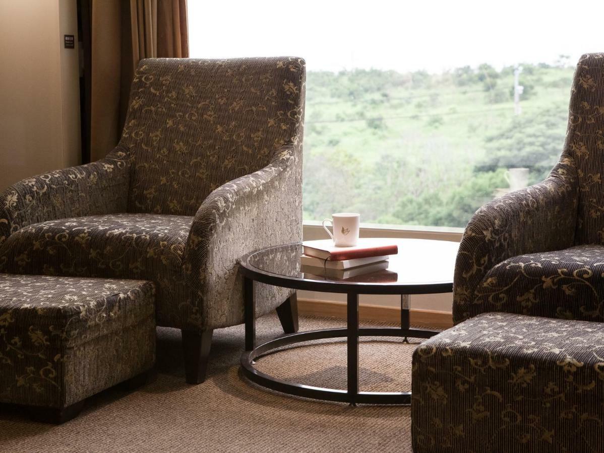 Freshfields Hotel Taichung Exterior photo A room at the hotel