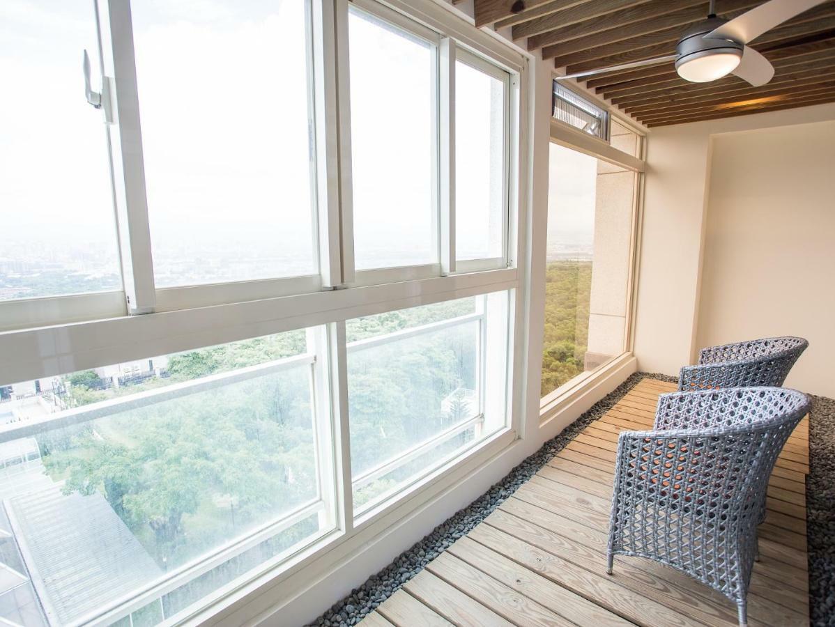 Freshfields Hotel Taichung Exterior photo A balcony in a residential apartment
