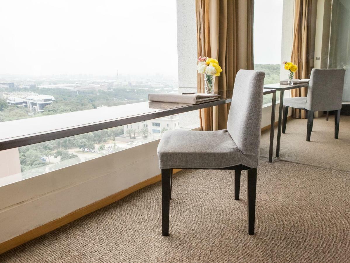 Freshfields Hotel Taichung Exterior photo A room at the hotel